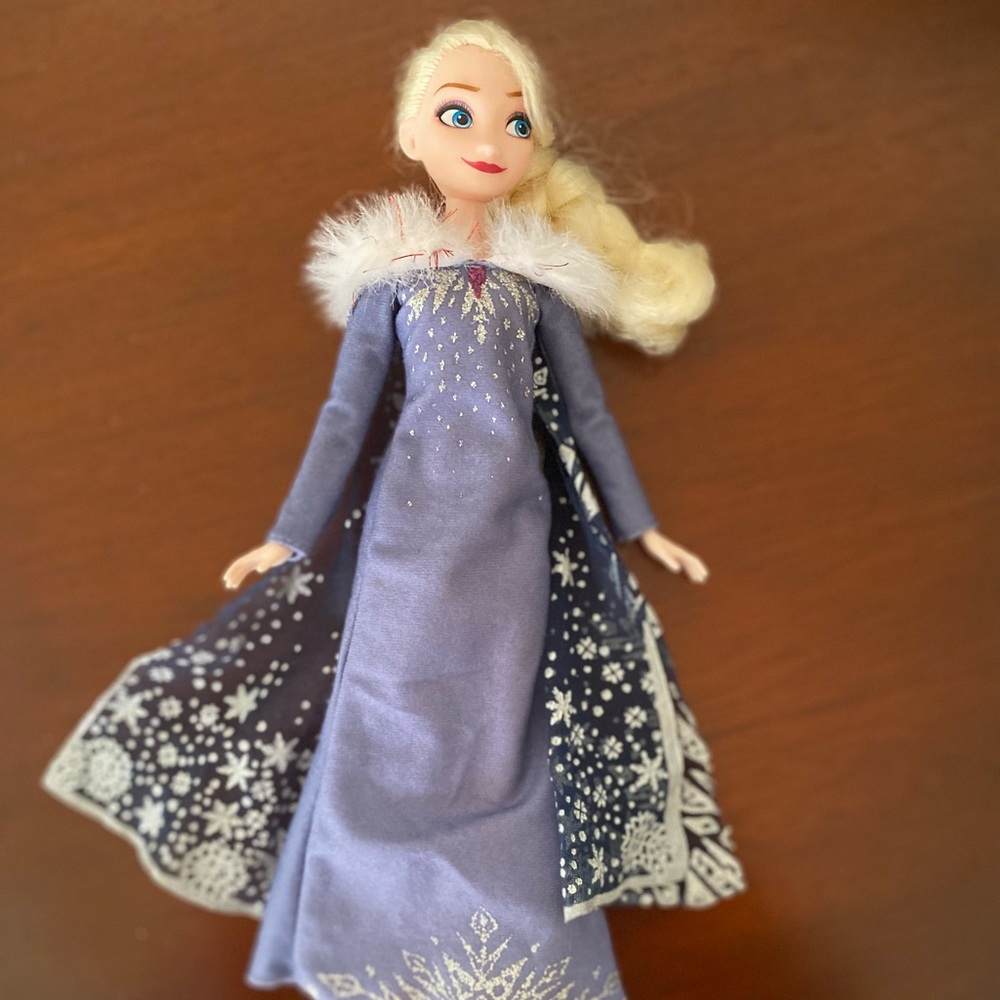 Disney Store Olaf's Frozen Adventure Elsa Doll